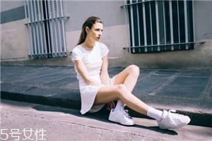 2022流行的小白鞋品牌 今年最火爆的小白鞋品牌 2022流行的小白鞋品牌 今年最火爆的小白鞋品牌