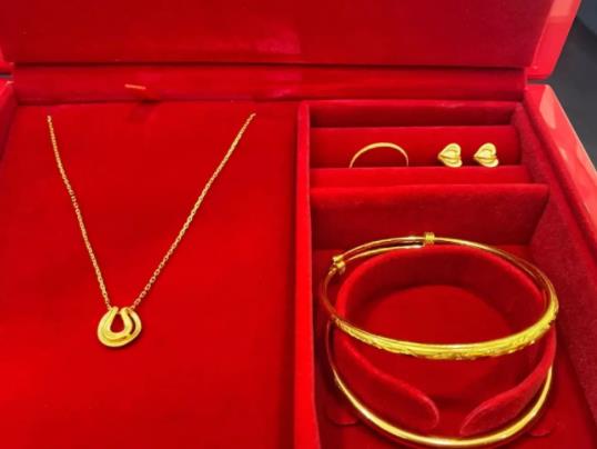 周大福为什么每个店的折扣不一样?周大福电商专款跟实体店一样吗