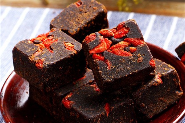 黑糖喝着有点酸是什么原因 黑糖喝着有酸味是过期了吗 黑糖喝着有点酸是什么原因 黑糖喝着有酸味是过期了吗