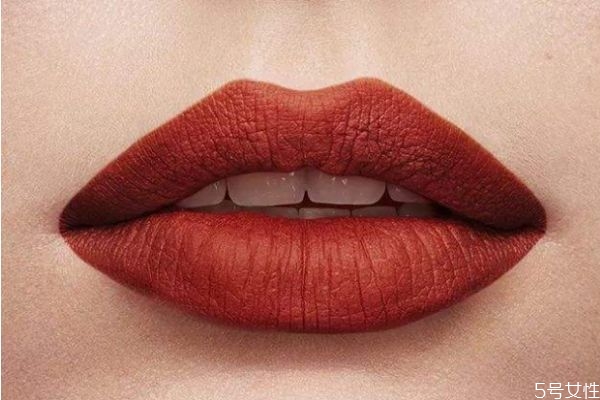 什么人适合哑光口红 使用口红要注意什么 什么人适合哑光口红 使用口红要注意什么
