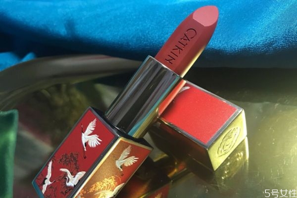 什么人适合哑光口红 使用口红要注意什么 什么人适合哑光口红 使用口红要注意什么