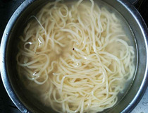 凉面的制作 香辣鸡丝凉面怎么做？9