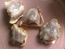 宝宝1岁吃鸡中翅怎么烧 无骨鸡翅包菜饭最适合宝宝吃3