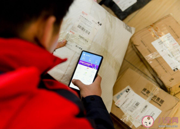 快递不送上门为何成潜规则 送货上门合理吗