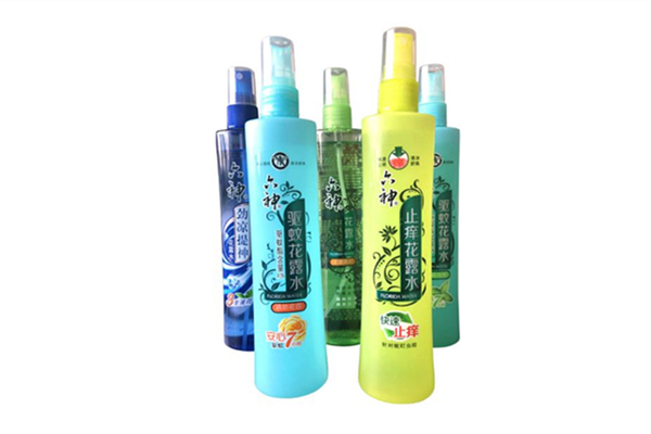 六神花露水可以泡澡用吗 六神花露水可以洗头吗 六神花露水可以泡澡用吗 六神花露水可以洗头吗