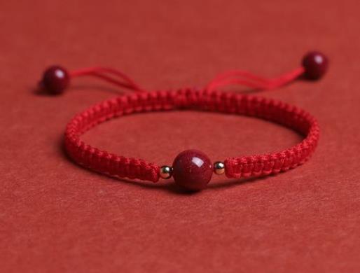 本命年红绳是立春还是春节戴?本命年红绳要戴多久