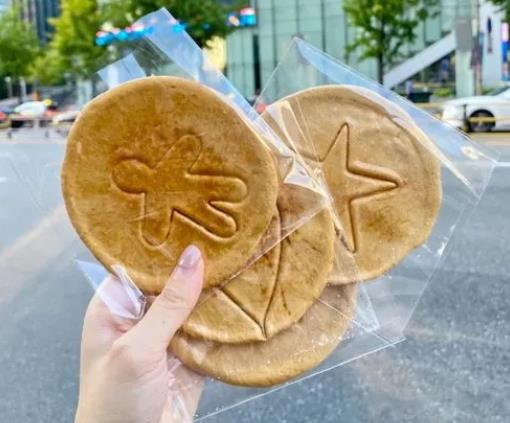 做鱿鱼游戏的糖饼没有油纸怎么办?鱿鱼游戏糖饼是用什么做的