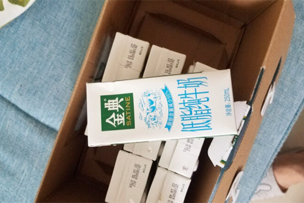 金典低脂牛奶含糖吗 金典低脂牛奶能补钙吗 金典低脂牛奶含糖吗 金典低脂牛奶能补钙吗