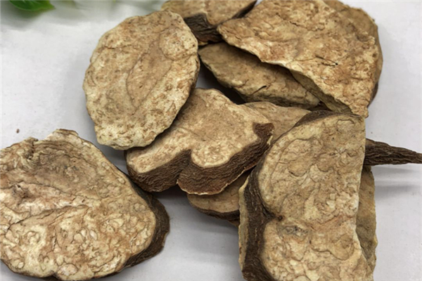 何首乌和生姜一起煮水洗头发好吗 何首乌和什么一起吃可以生发 何首乌和生姜一起煮水洗头发好吗 何首乌和什么一起吃可以生发