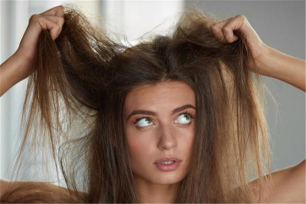 油性头发会导致脱发吗 油性头发对身体好不好 油性头发会导致脱发吗 油性头发对身体好不好