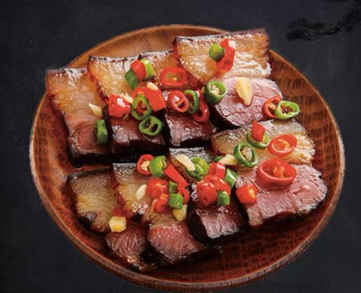 腊肉上的白点是盐霜还是霉菌?腊肉晒出盐霜需要处理吗