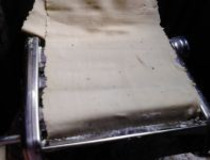 面条做法大全带图解 巧用面条机自制青瓜汁面条5