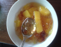 糖水怎么做 家常木瓜桃胶皂角米糖水简单做法8