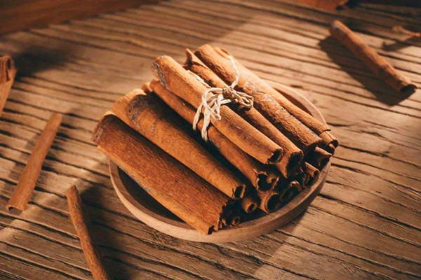桂皮能不能泡脚 桂皮泡脚有什么功效 桂皮能不能泡脚 桂皮泡脚有什么功效