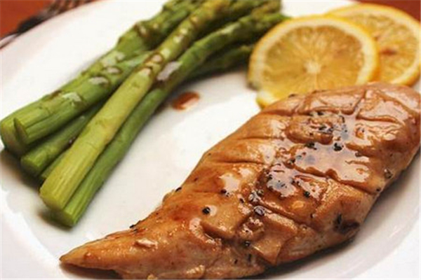 鸡胸肉吃多了有什么副作用 鸡胸肉一次吃多少比较好 鸡胸肉吃多了有什么副作用 鸡胸肉一次吃多少比较好