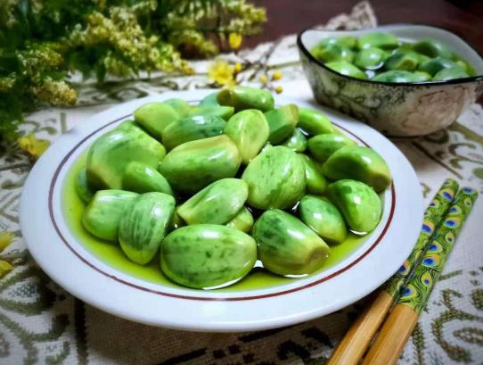 腊八蒜在什么温度下绿得快?腊八蒜没有完全变绿可以吃吗