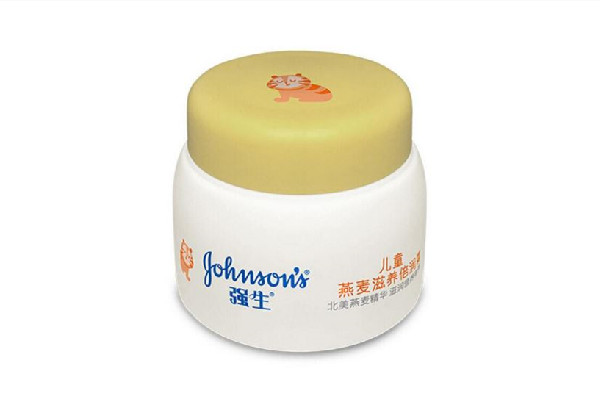 强生婴儿润肤霜大人可以擦脸吗 强生婴儿润肤霜可以给新生儿用吗