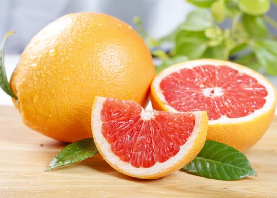 柚子变成蓝色了能吃吗?红心柚为什么果肉是淡粉色的