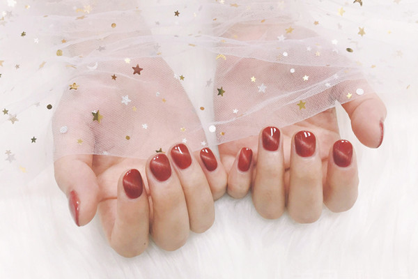 美甲会让手变黑吗 美甲会让指甲不透气吗 美甲会让手变黑吗 美甲会让指甲不透气吗