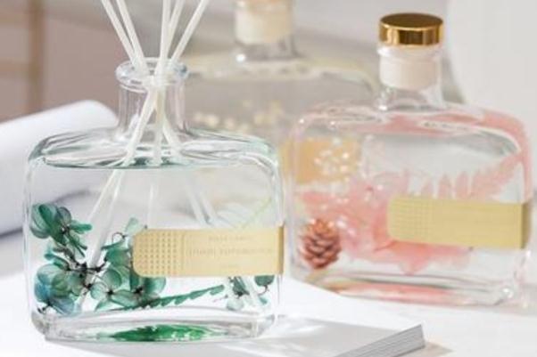 香薰精油可以放在加湿器里面吗 香薰精油可以当香水使用吗 香薰精油可以放在加湿器里面吗 香薰精油可以当香水使用吗