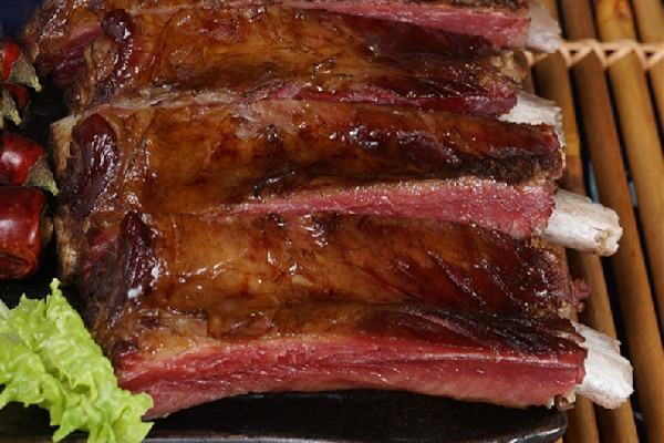 腊排骨用猪哪个部位的更好吃 腊排骨用前排好还是后排好