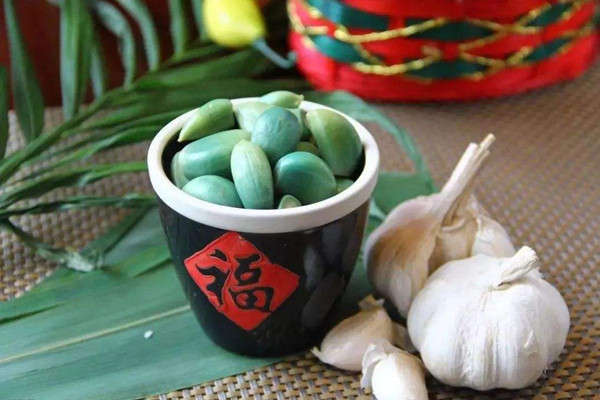 腊八蒜为什么会变绿 腊八蒜一定要腊八腌制吗 腊八蒜为什么会变绿 腊八蒜一定要腊八腌制吗