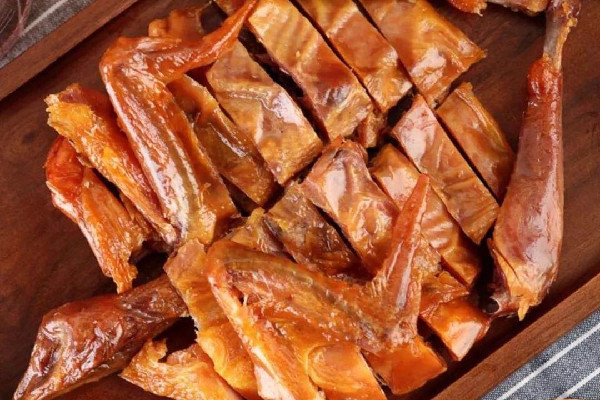 腊鸡用什么鸡做比较好 腊鸡用公鸡还是母鸡 腊鸡用什么鸡做比较好 腊鸡用公鸡还是母鸡