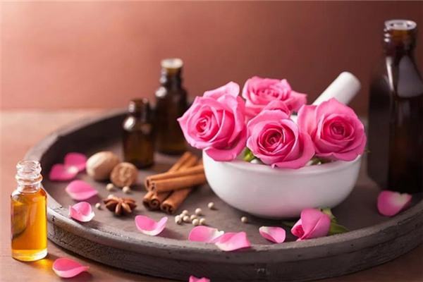 玫瑰精油会过期吗 玫瑰精油过期了怎么办 玫瑰精油会过期吗 玫瑰精油过期了怎么办