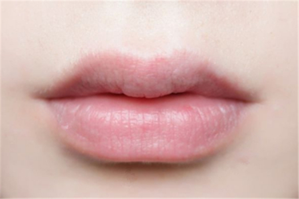 丰唇有硬块什么原因 丰唇硬块会消失吗 丰唇有硬块什么原因 丰唇硬块会消失吗