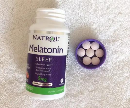褪黑素可以吃两粒吗?终生吃安眠药的人有什么危害
