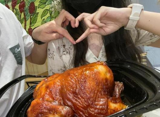 山姆的烤鸡微波炉加热要几分钟?山姆烤鸡是激素鸡吗?