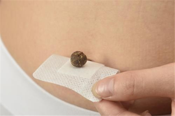 肚脐贴可以治疗胀气吗 肚脐贴对身体有伤害吗 肚脐贴可以治疗胀气吗 肚脐贴对身体有伤害吗