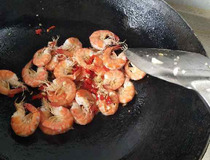 椒盐虾做法 在家也能做出饭店味道椒盐虾7