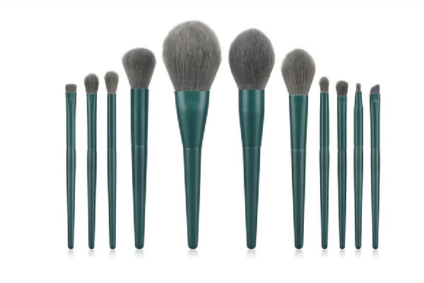 化妆刷有必要买贵的吗 化妆刷买几只合适 化妆刷有必要买贵的吗 化妆刷买几只合适