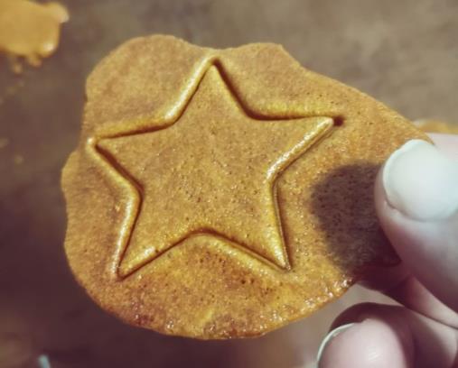 做鱿鱼游戏的糖饼没有油纸怎么办?鱿鱼游戏糖饼是用什么做的