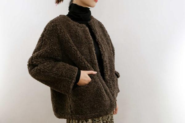 羊羔毛外套怎么搭配好看 羊羔毛外套搭配什么裤子好看 羊羔毛外套怎么搭配好看 羊羔毛外套搭配什么裤子好看