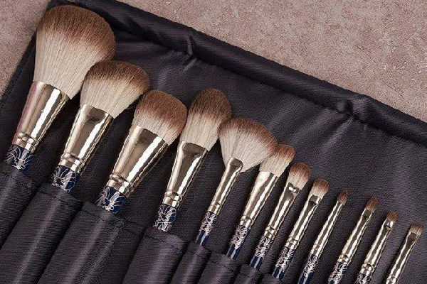 化妆刷有必要买贵的吗 化妆刷买几只合适 化妆刷有必要买贵的吗 化妆刷买几只合适