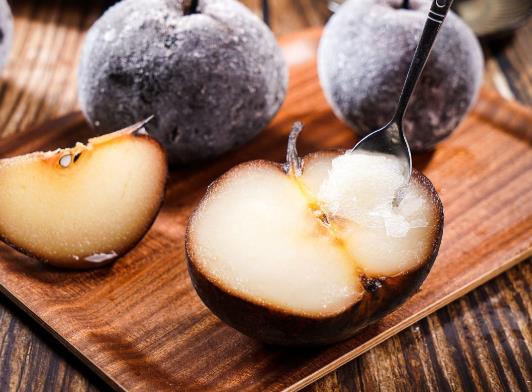 怎么看冻梨是不是坏了?冻梨的果肉是黑色的还能吃吗