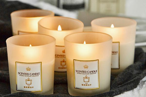 香薰蜡烛有助于睡眠吗 哪种香薰有助睡眠 香薰蜡烛有助于睡眠吗 哪种香薰有助睡眠