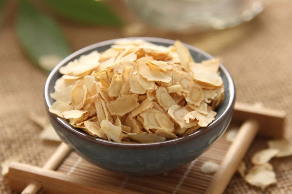 党参可以煲鸡汤吗 党参鸡汤的功效作用 党参可以煲鸡汤吗 党参鸡汤的功效作用