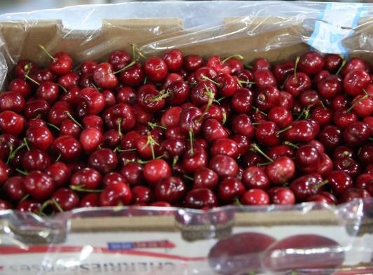 一盒车厘子有一个长毛其他的还能吃吗?车厘子外面黏糊糊的还能吃吗