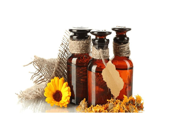 玫瑰精油要稀释吗 玫瑰精油和薰衣草精油哪个好 玫瑰精油要稀释吗 玫瑰精油和薰衣草精油哪个好