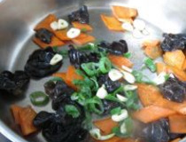 木耳炒胡萝卜的做法 8步做出美味木耳炒胡萝卜4