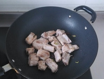 排骨的最好炖法 试试这道土豆炖排骨8