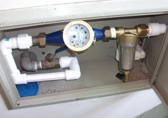 能够软化水质的前置过滤器是如何安装的