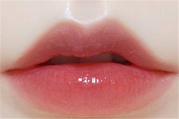 丰唇有多疼 丰唇要注意什么