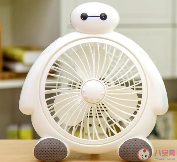 怎么放电风扇最能让房间凉爽起来 电风扇怎么放置最凉快