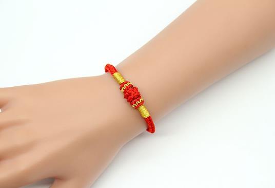 本命年的红绳过了本命年怎么处理?本命年红绳洗澡的时候怎么办