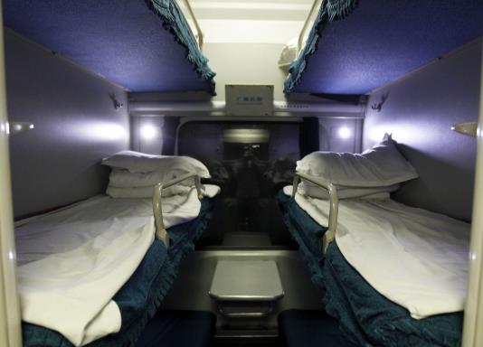 坐软卧的男生多还是女生多?高级软卧被褥是一客一换吗