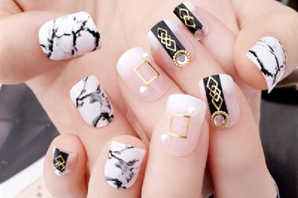 穿戴甲怎么量尺寸 穿戴甲贴上为什么来回动 穿戴甲怎么量尺寸 穿戴甲贴上为什么来回动